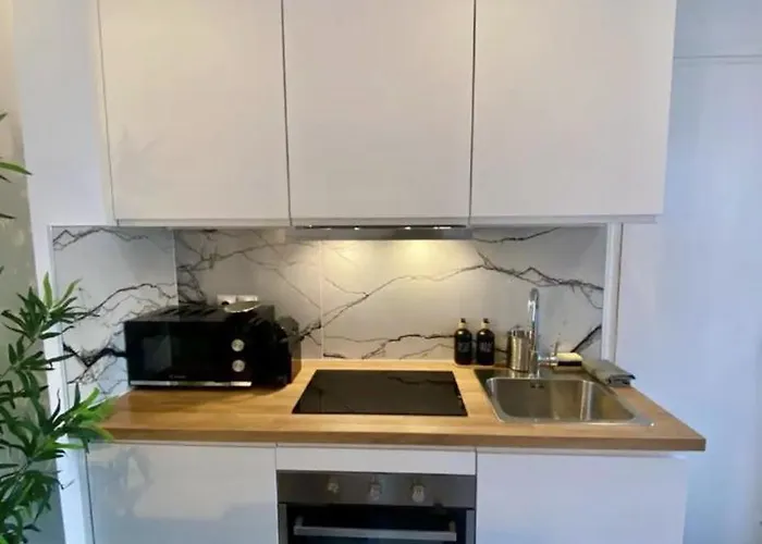 Suite Moderne Au Coeur Du 8E